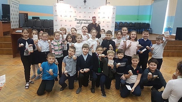 Морковно-смородиновые кексы от Комбината дошкольного питания продегустировали ученики школы № 904