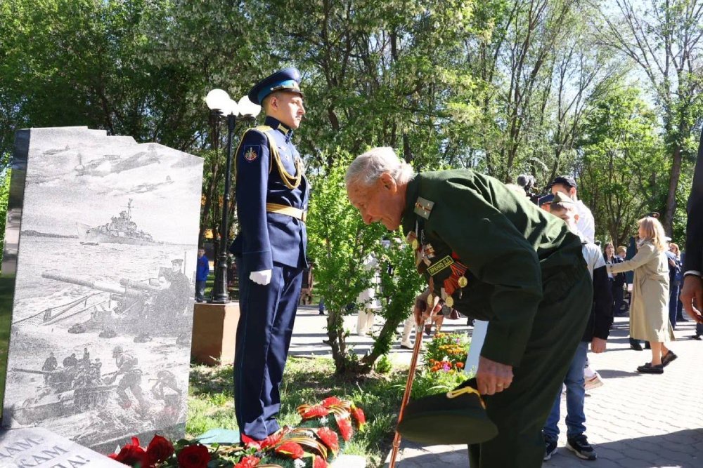 В Астрахани открыли стелу героям-землякам, защищавшим Сталинград
