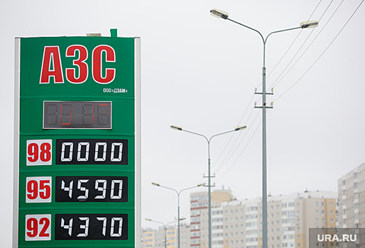В России продлили заморозку цен на бензин