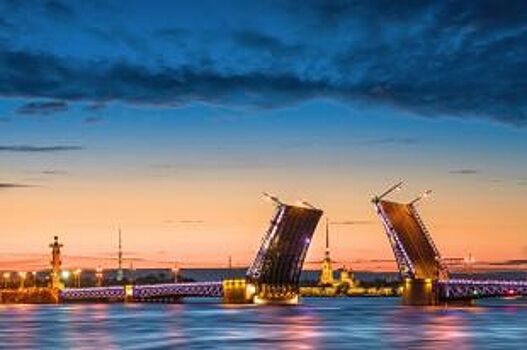Дворцовый мост в Петербурге окрасится в фиолетовый цвет