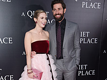 Эмили Блант, Джон Красински и Блейк Лайвли на премьере фильма «Тихое место»