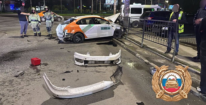 В Ростове в результате аварии водитель попал в больницу, а пассажир погиб на месте