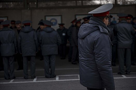 В Бишкеке милиционер попал в ДТП, будучи нетрезвым, — видео после аварии