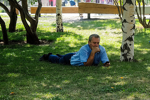 Чиновник десять лет получал зарплату и не работал