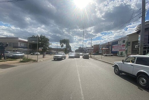 В Оренбурге столкнулись три легковушки, есть пострадавший