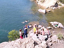 В челябинском карьере едва не утонула женщина