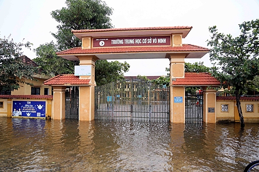 Число жертв наводнений и оползней во Вьетнаме выросло до 41