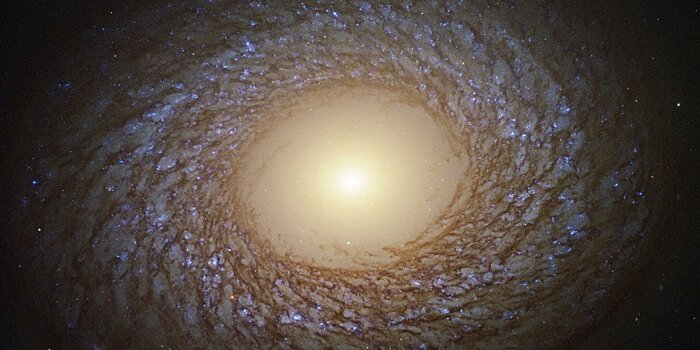 Телескоп Hubble запечатлел «пушистую» галактику