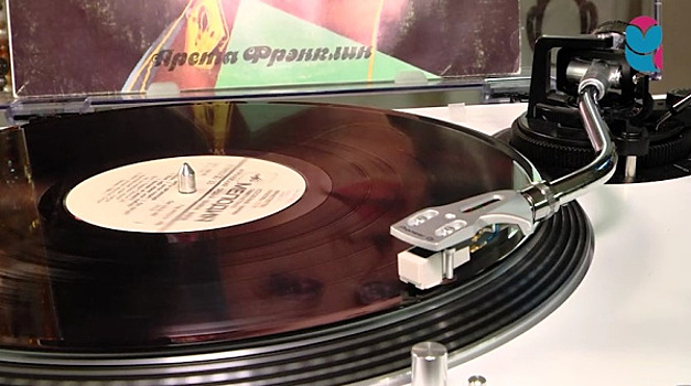 Клуб любителей винила "Смени пластинку" уже год работает в тольяттинской библиотеке