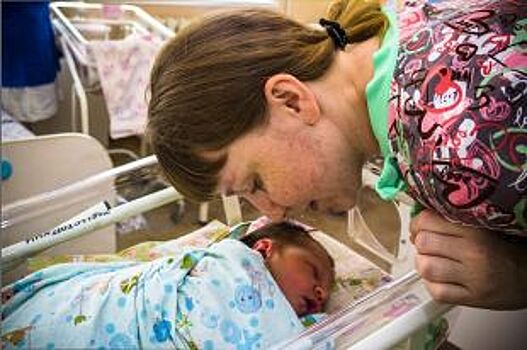 С начала года в Приморье трудоустроили 2,5 тысяч молодых мам
