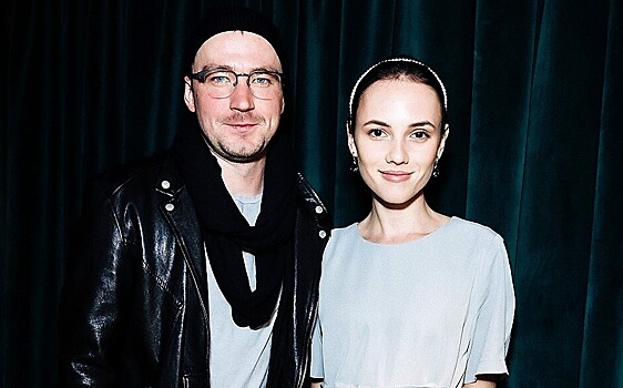 Александр Петров и Стася Милославская на премьере фильма не скрывали чувств друг к другу