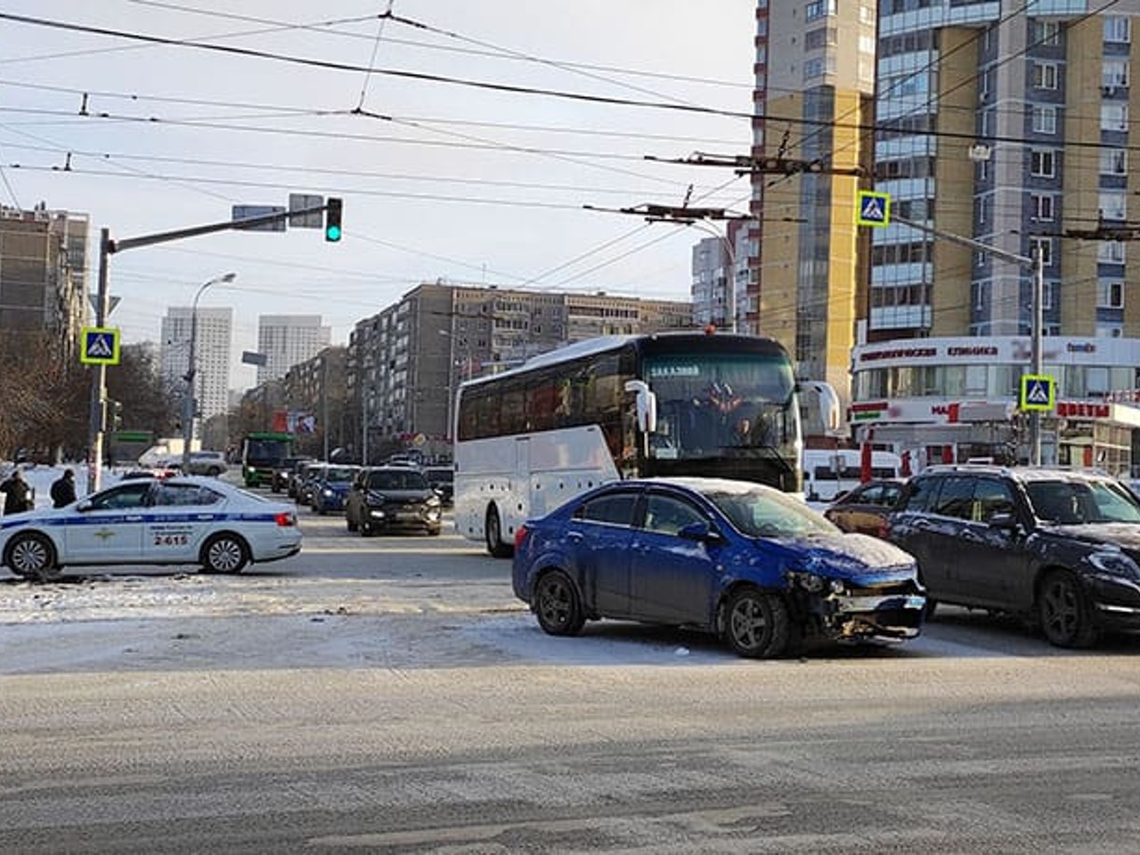 Звонок при дтп. Номер при дтп новосибирск. Номер гаи при дтп. Дтп на большевистской в новосибирске. Номер при дтп новосибирск.