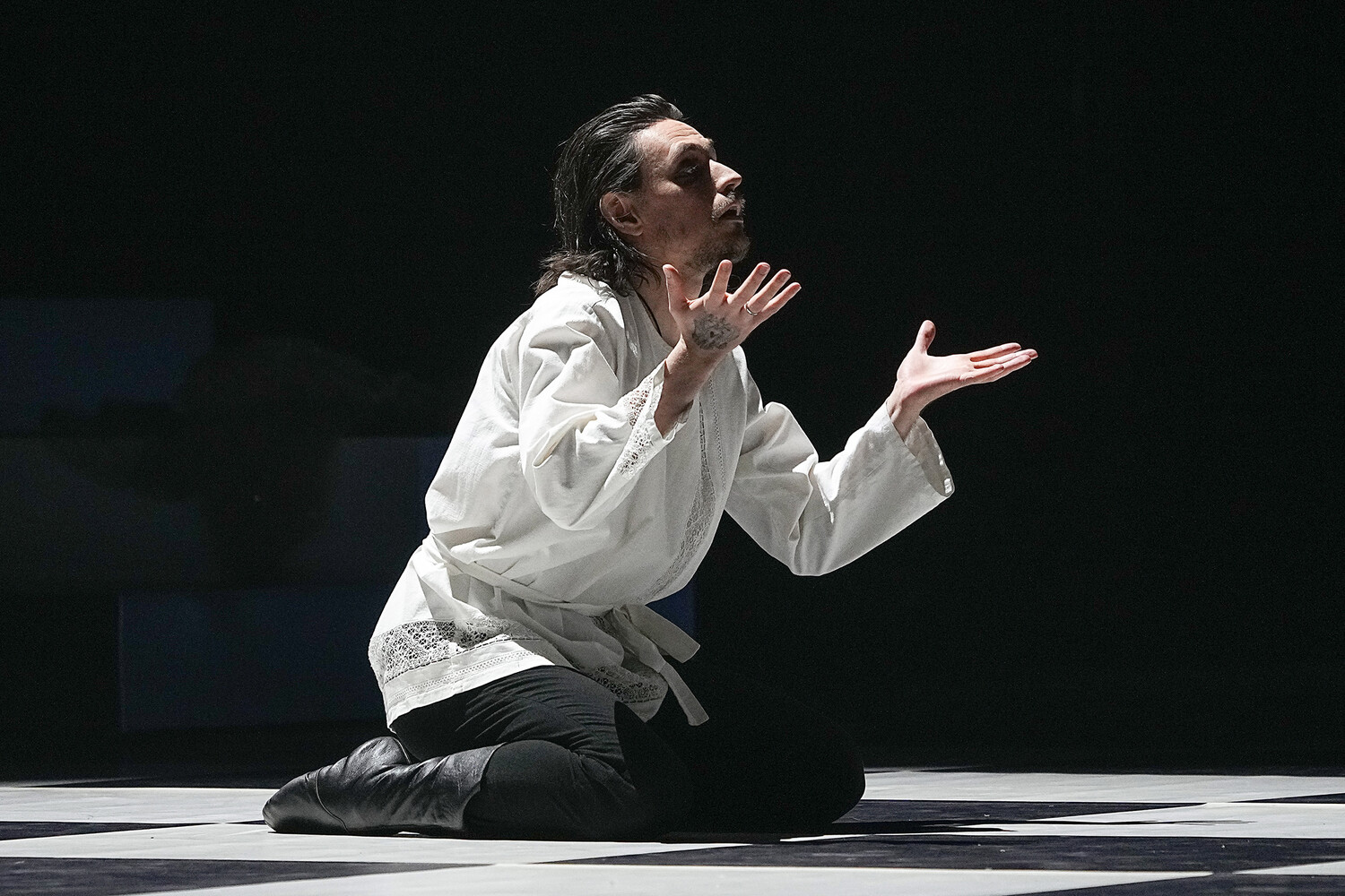 Президент Украины Зеленский лишил гражданства танцовщика Полунина