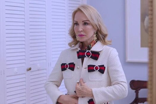 Выглядеть стильно в 76? Легко! Берем пример с обворожительной Кармен Ломаны