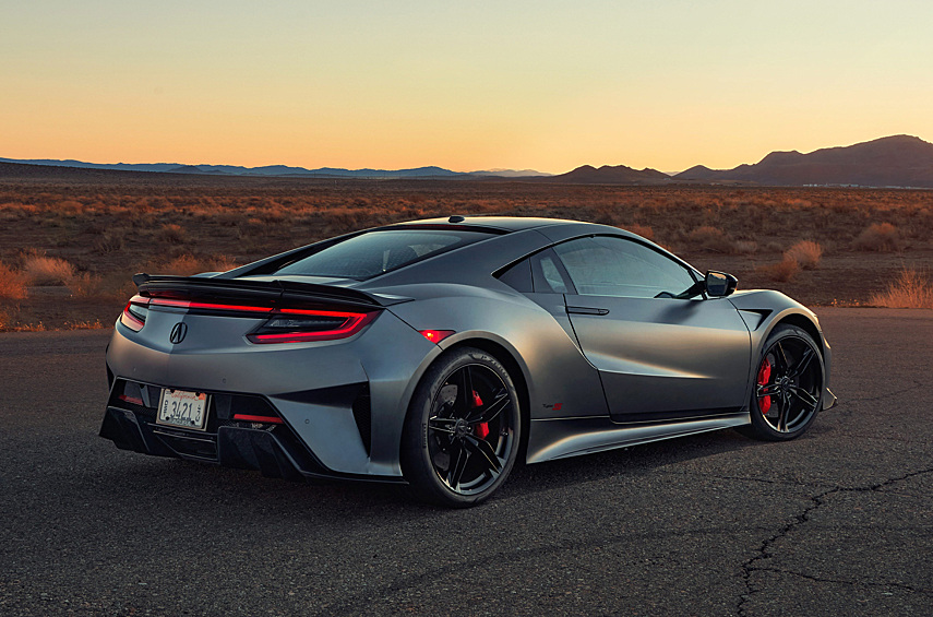 Последним оказалось купе в колере Gotham Grey, с чёрными колёсами и красными суппортами тормозов. Его приобрёл житель Флориды, у которого уже есть машина первого поколения