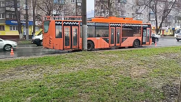 Нижегородка пострадала, пытаясь попасть в троллейбус