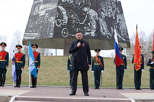 Мэр Иркутска Болотов принял участие в акции в честь 1 Мая