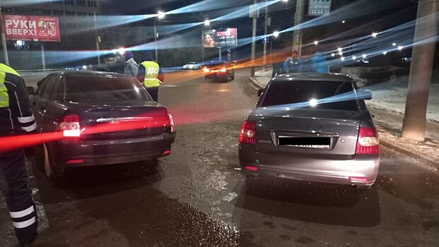 На Орджоникидзе в Саратове столкнулись две «Приоры»