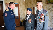 В Тольятти 99-летнего фронтовика с Днем рождения поздравил военный оркестр