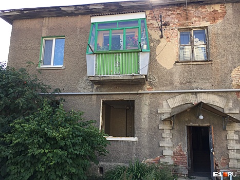 «Это демонтаж моей жизни»: в Екатеринбурге через суд выселяют женщину из аварийного дома