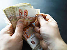 Аналитик ЦБ Мехтиев назвал обесценивание и хранение рисками при снятии денег со счета