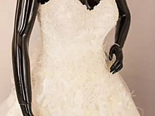 В Кургане продается самое дорогое свадебное платье