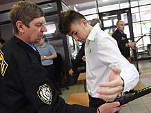 Восьмиклассник выстрелил из ракетницы в российской школе