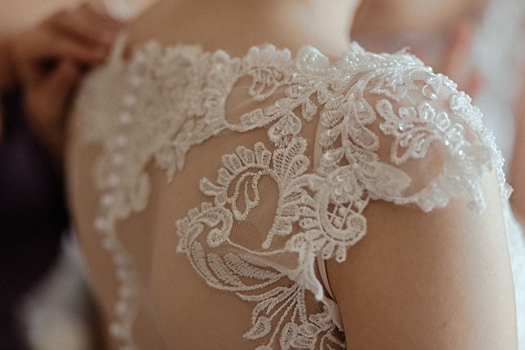 «Скоро все узнаете»: Анастасия Волочкова заинтриговала фанатов снимками в свадебном платье