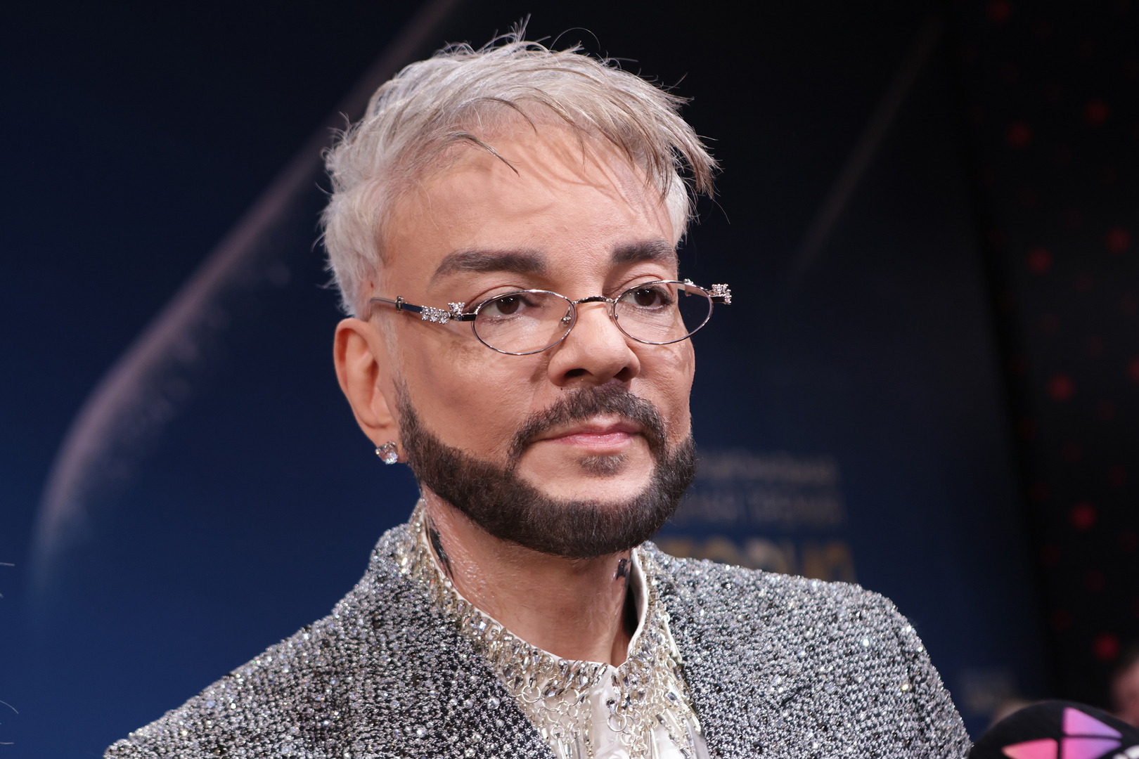 Отказывается от еды: близкие Филиппа Киркорова бьют тревогу из-за состояния певца после смерти отца