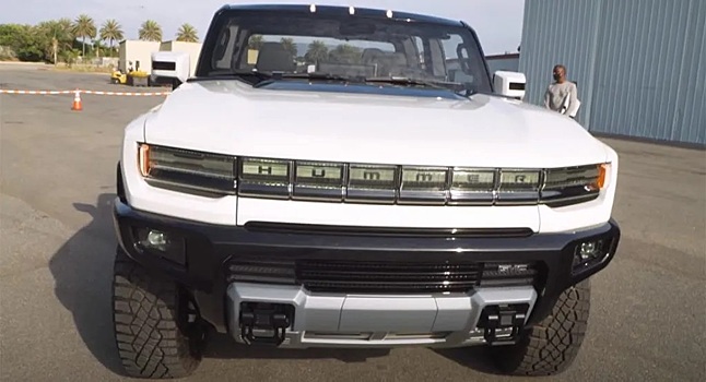  		 			Посмотрите на GMC Hummer EV Edition 1 под открытым небом 		 	