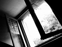 В Воронеже из окна 16 этажа высотки выпала 24-летняя девушка