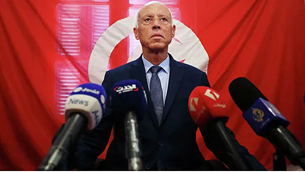 В Тунисе введен комендантский час
