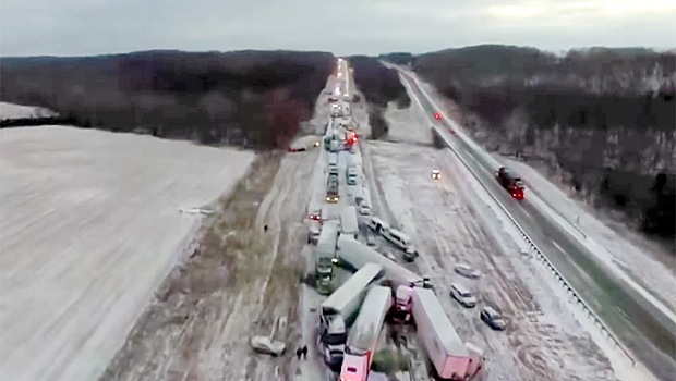 Непогода превратила трассу в Миссури в площадку для керлинга