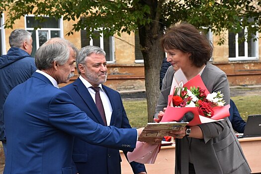 «АВИТЕК» поздравил первоклассников с Днем знаний