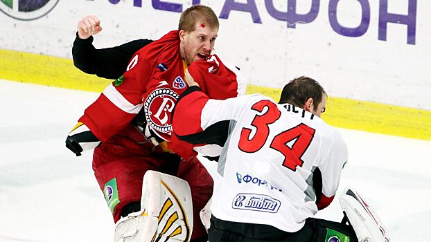 Скандальное побоище в российском хоккее. Канадцы устроили охоту на «Трактор», драться пришлось даже вратарям