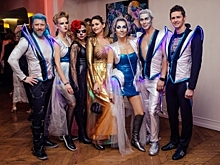 Тата Бондарчук, Антон Лаврентьев, Регина Тодоренко, Лукерья Ильяшенко и другие на костюмированном арт-перформансе