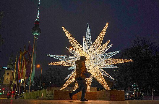 Мир встречает 2021 год в карантине, ограничениях и с комендантским часом