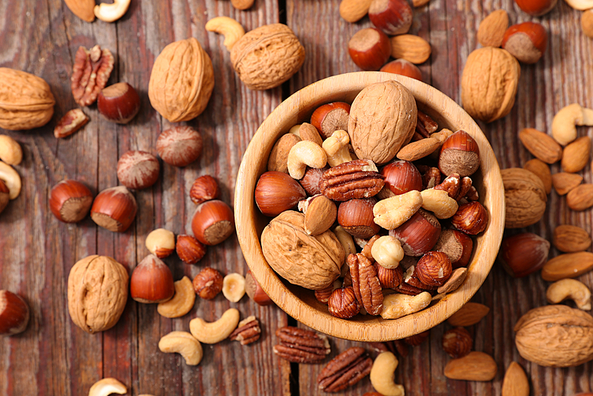 Орехи — главный суперпродукт нашего времени. Благодаря антиоксидантам, витаминам E и B, жирным кислотам, орехи обеспечивают повышенную регенерацию организма. 