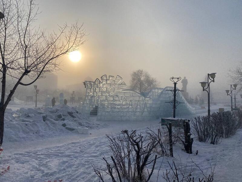 Ледовый город на площади Ленина скоро разберут