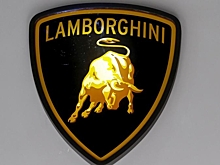 Lamborghini запускает производство медицинских масок
