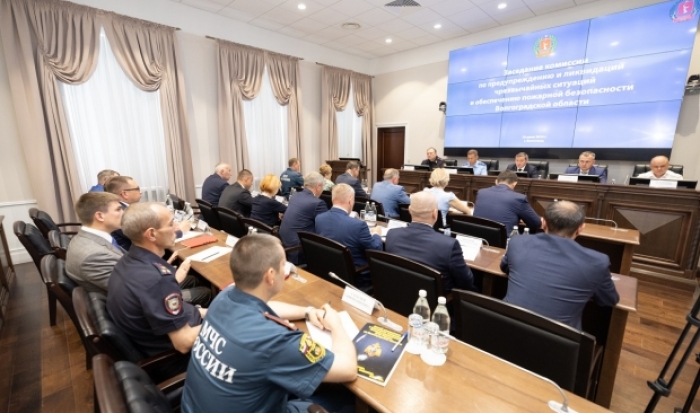 В Волгоградской области начал работу пожарный вертолет МЧС России