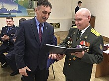 В Приморье наградили ветеранов госбезопасности