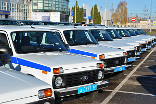 В Тамбовской области в канун профессионального праздника автопарк полиции пополнился новыми автомобилями 