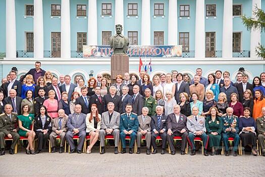 Когда поют солдаты, в Москве спокойно спят