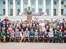 Когда поют солдаты, в Москве спокойно спят