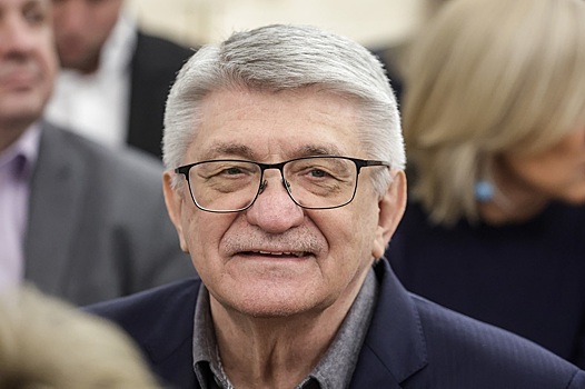Ответит перед Богом: Сокуров осудил противников Богомолова за скандал