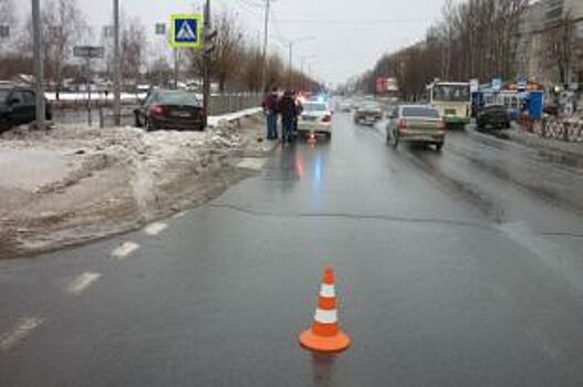 В Ярославле «Форд» сбил пешехода и снес дорожное ограждение