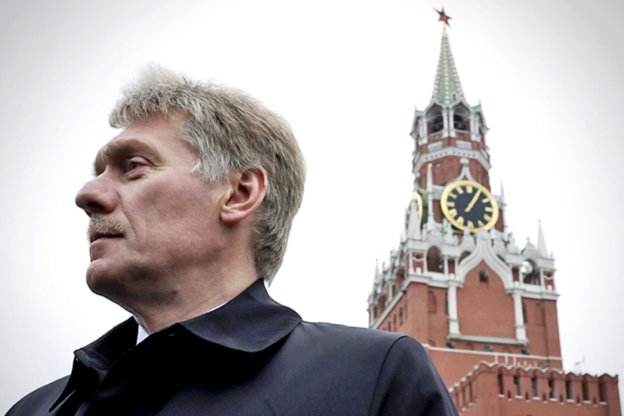 Песков хлестко высказался про "разрешение" Зеленского провести Парад Победы в Москве