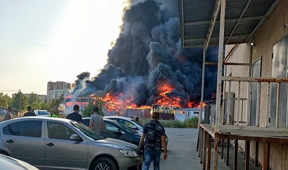 Прокуратура начала проверку по факту пожара на рынке в Волжском