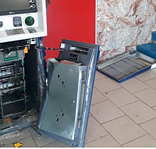 В Новосибирске в торговом центе вскрыли банкомат